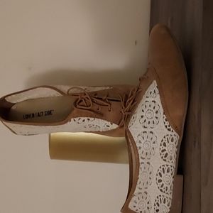 Tan and lace Oxford shoes